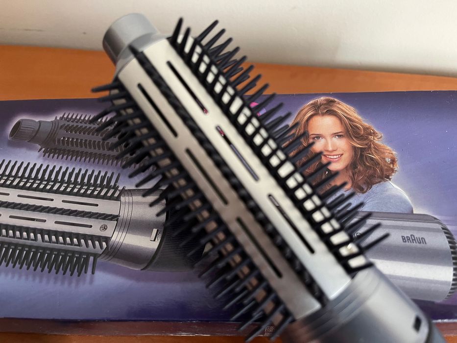 Escova de cabelo elétrica nova