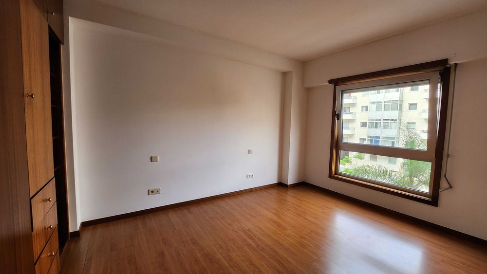 Arrenda-se apartamento T2 Vale das flores