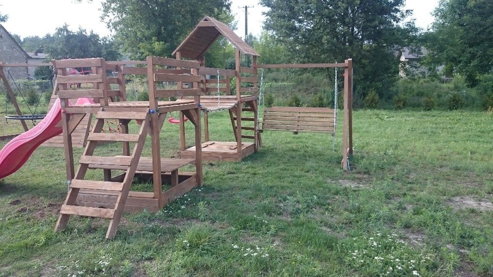 Plac zabaw mostek, stolik, domek, bocianie gniazdo