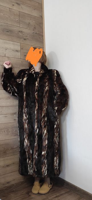 Шуба норковая, длинная.