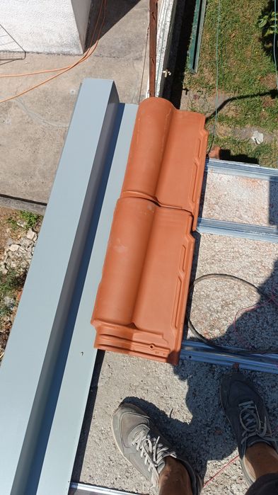 Todos os serviços de construção capoto rebocos todos os restauros  pinturas telhados tudo no geral flutuante s erc