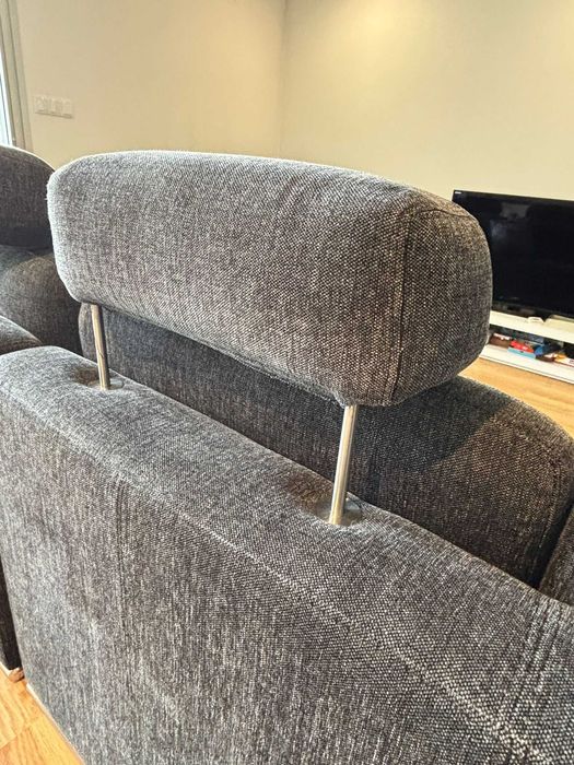 Sofá com chaise longue Cinza escuro com mesa de supporte