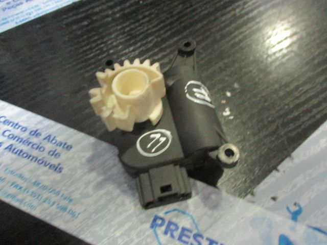 Motor da comporta da sofagem SEAT Leon (1P1)