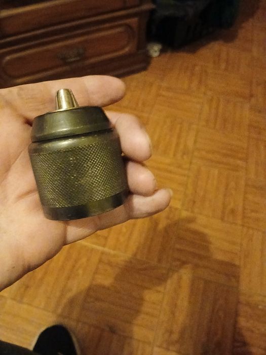 Vendo esta bucha para maquina de furar esta como nova
