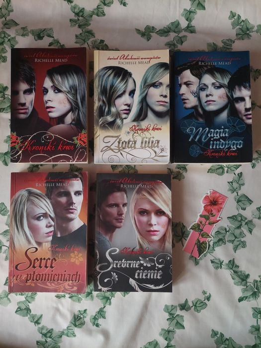 Zestaw książek Seria Kroniki Krwi 1-5 Richelle Mead plus gratis