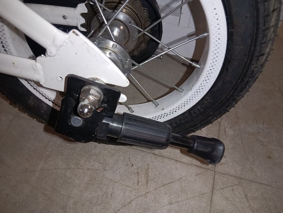 Bicicleta de criança nova