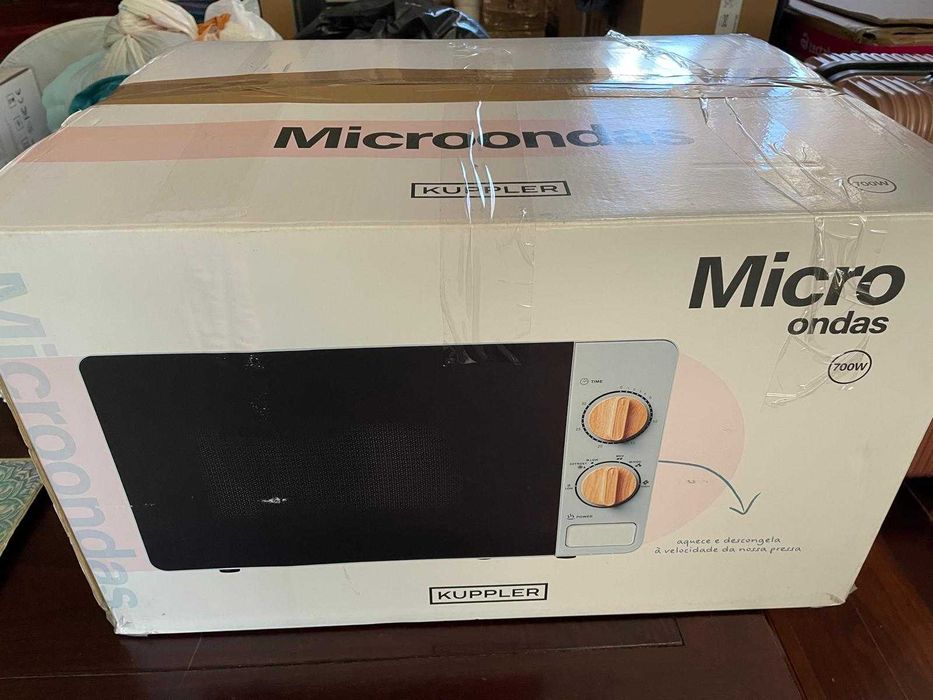 Vendo micro-ondas de 700W e 20L em perfeito estado