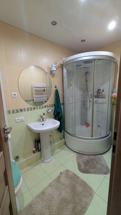 Продажа четирехкомнатной квартири, район Лески.