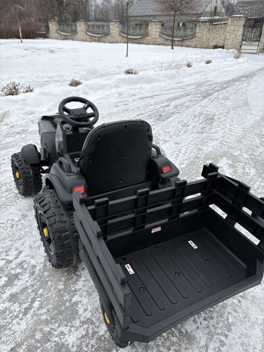 Traktor na akumulator Titanium z przyczepą EVA