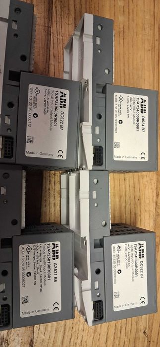 plc abb pm 581 rozszerzenia analogowe i cyfrowe z panelem i przyciskami