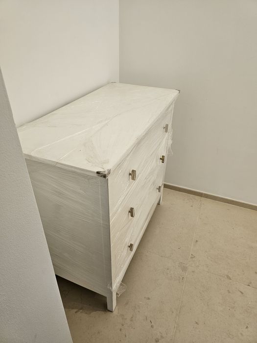 Cómoda branca IKEA