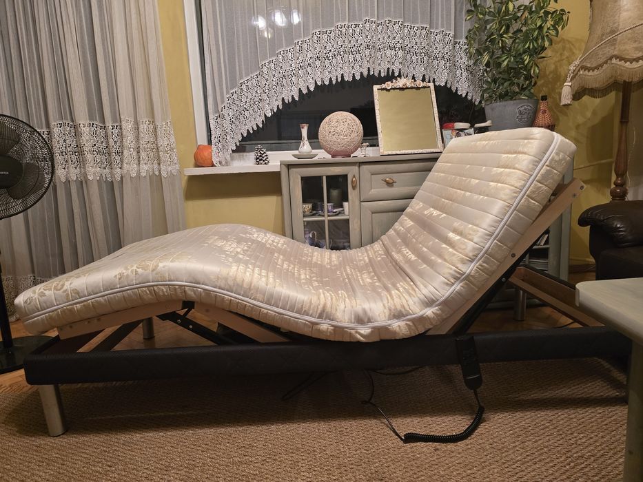 Łóżko elektryczne / rehabilitacyjne + materac 
​Łóżko elektry