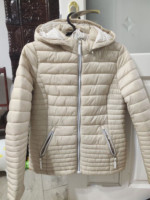 Нова куртка жіноча