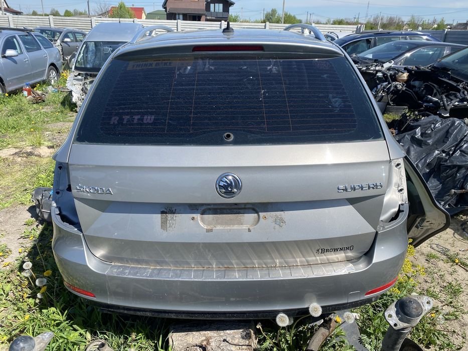Ляда кришка багажника Skoda Superb 2 FL Шкода Суперб 2 універсал рест