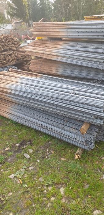 Słupki ogrodzeniowe