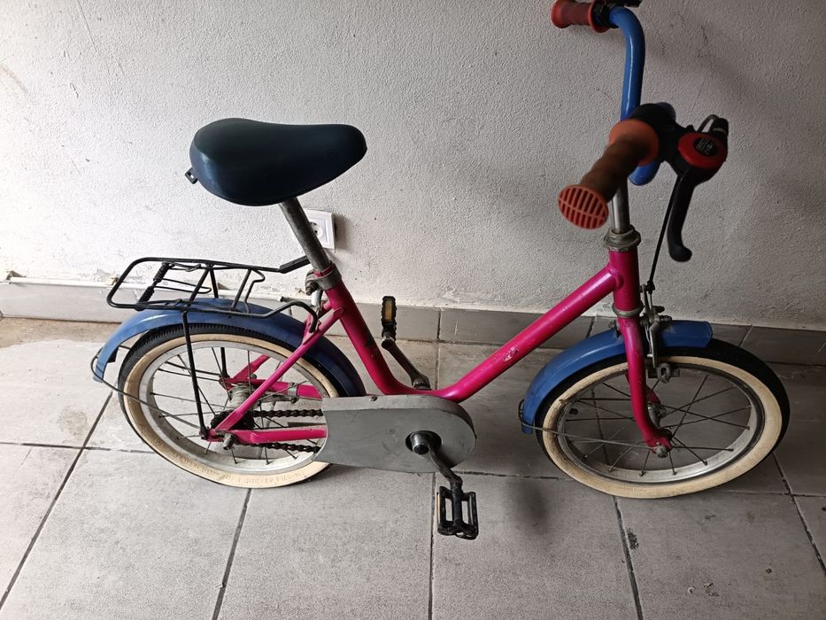 Bicicleta antiga de criança