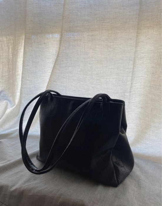 Bolsa preta de ombro