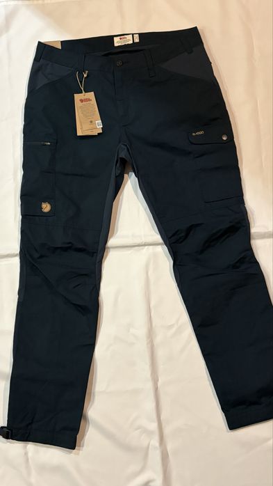 Damskie spodnie firmy Fjälräven , model Kaipak Curved W