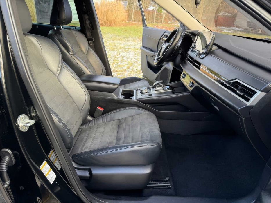 Mitsubishi Outlander      2023