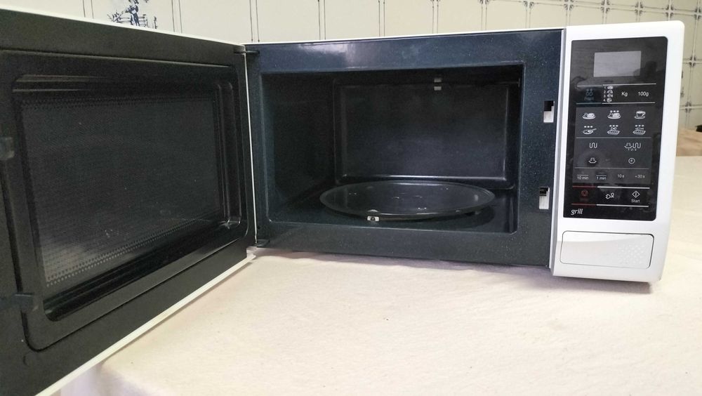 Micro-ondas Samsung GE732K - 20 L - 750 W em óptimo estado