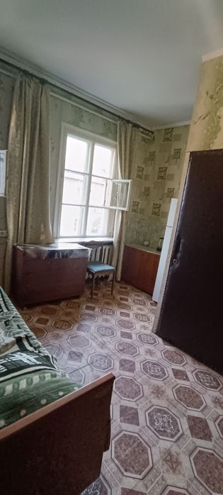 Продаж квартири в гуртожитку з власним санвузлом