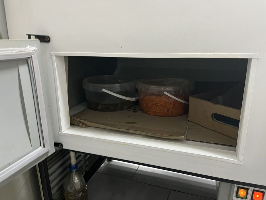 Холодильна вітрина