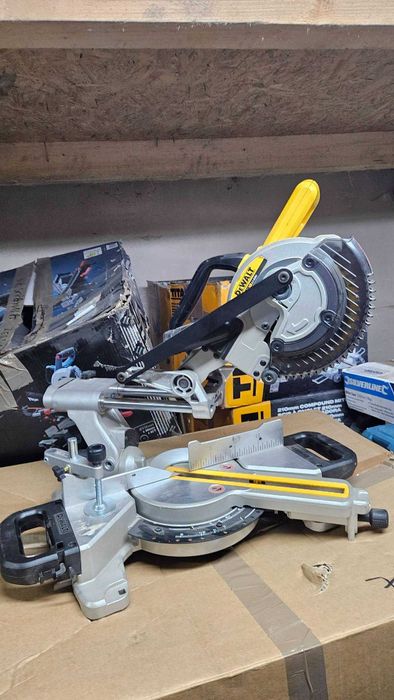 Ukośnica z posuwem DeWalt DCS365 18V 185MM bez akumulatora