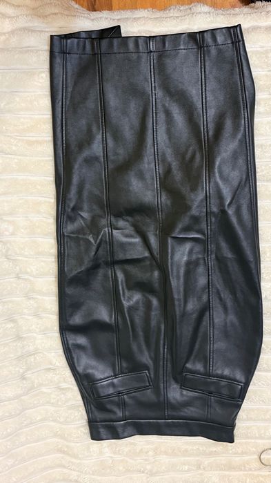 Елегантна довга шкіряна спідниця-олівець