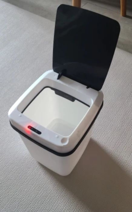 Inteligentny kosz z automatycznym otwieraniem