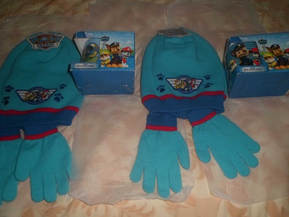gorro + luvas + caneca  iguais para gémeos novos com etiqueta