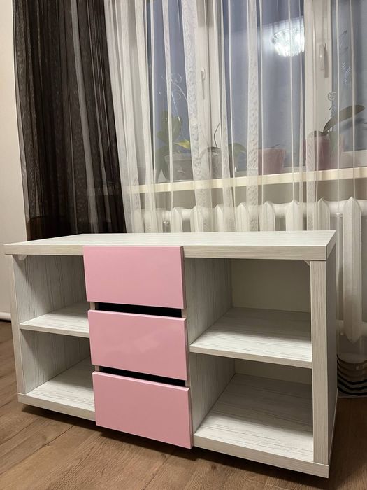 Сучасна тумба з фасадами MDF та стіл
