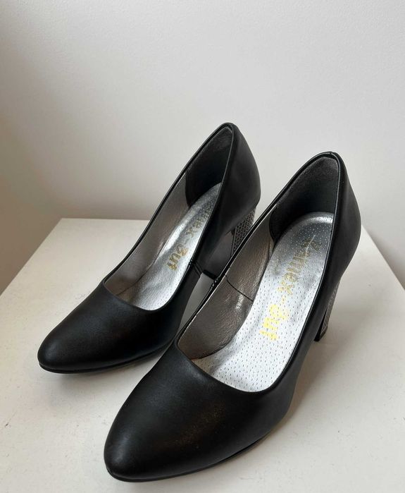 Czarne czółenka na słupku - Kamex-But - 39