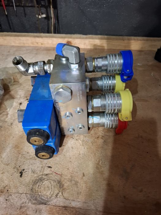 Rozdzielacz  dwusekcyjny sterowany  cewkami 12v tur