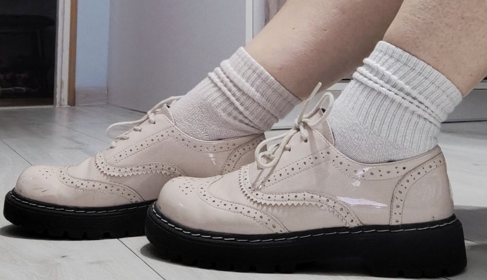 Beżowe mokasyny DeeZee