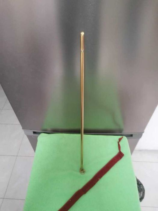 Isqueiro de latão em formato varâo.