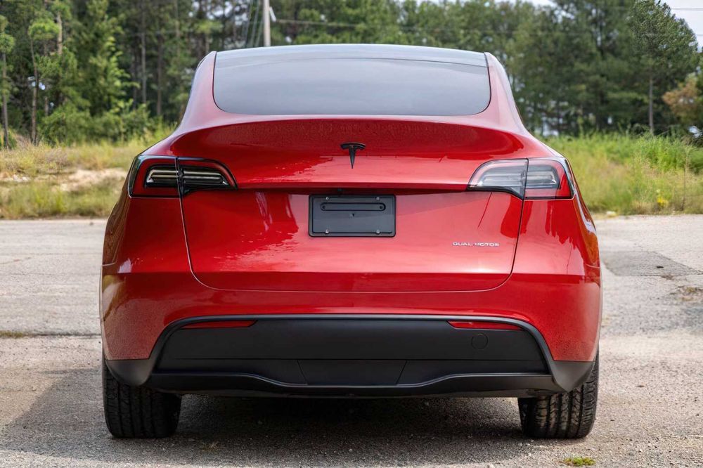 Tesla Model Y Long Range      2023