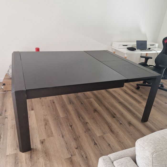 Mesa de madeira e vidro
