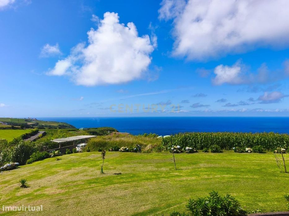Moradia Única com Vista Mar Desafogada em Santana – Nordeste