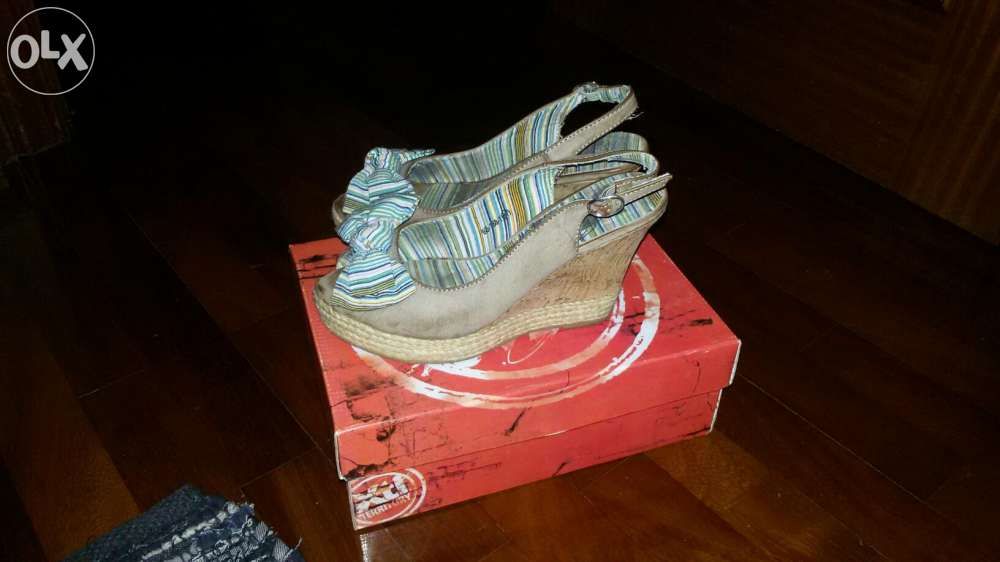 Sandálias Xti praticamente novas (usadas 2a 3 vezes)