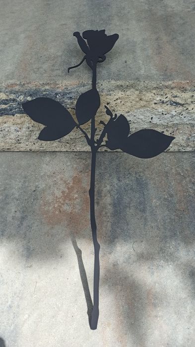 Ozdoba na ścianę postaci czarnej róży DM