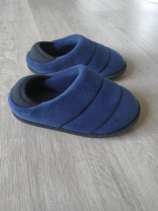 Теплі і зручні тапочки для сада, дома,р.27, уст.17см,б/в чуд стан