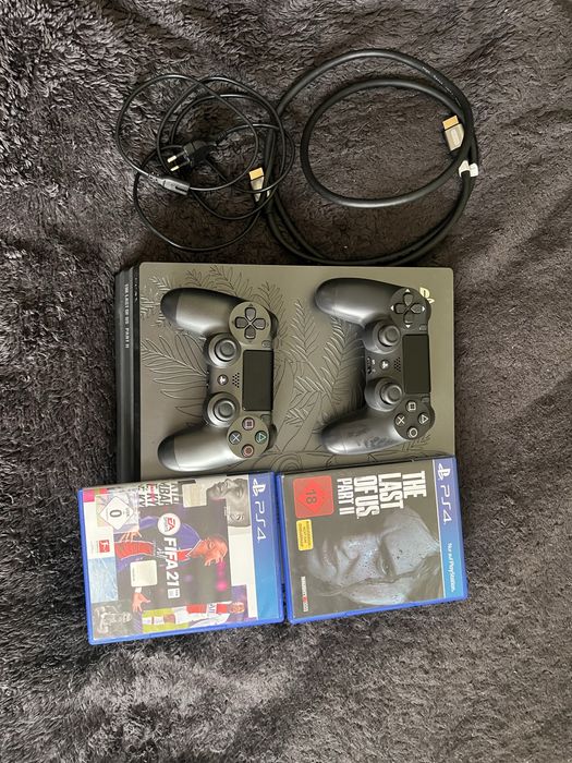 PS4 Pro 1TB The Last of Us Part II Limited Edition + 2 геймпада