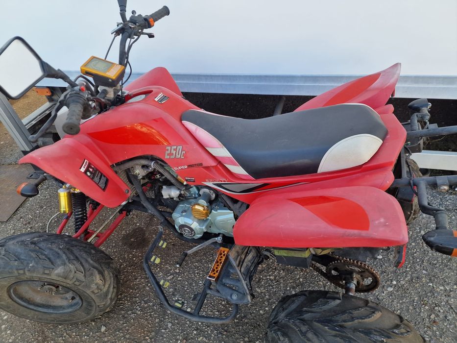 Quad 250cc bardzo mało używany.