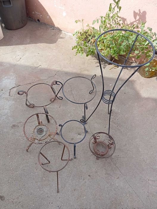 suportes para vasos em ferro