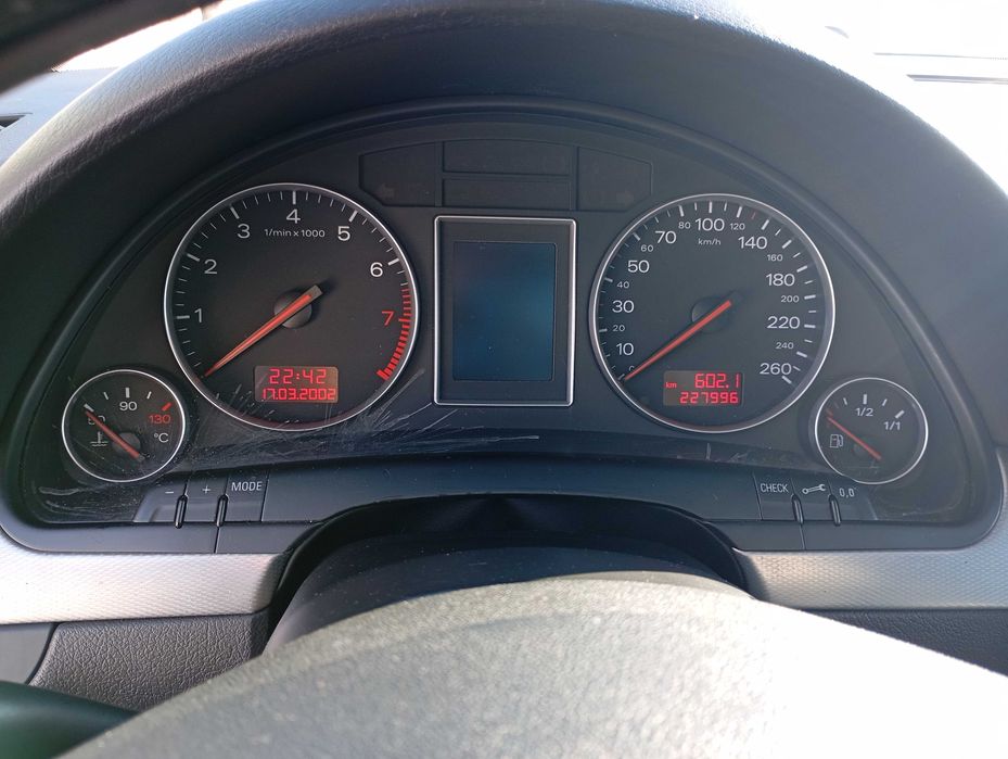 AUDI A4 8E  Автомат.