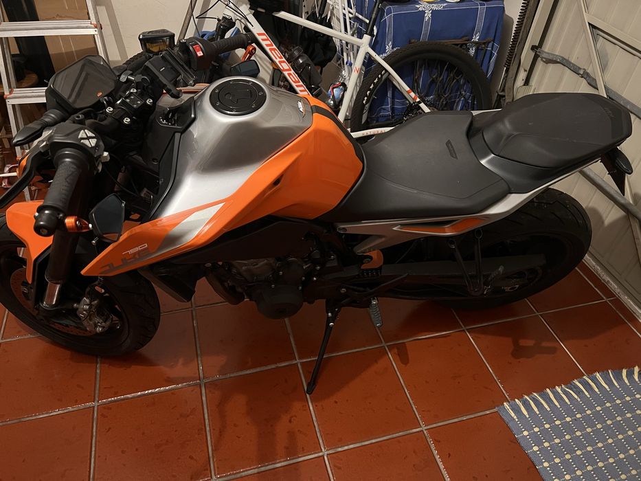 Moto KTM Duke 790