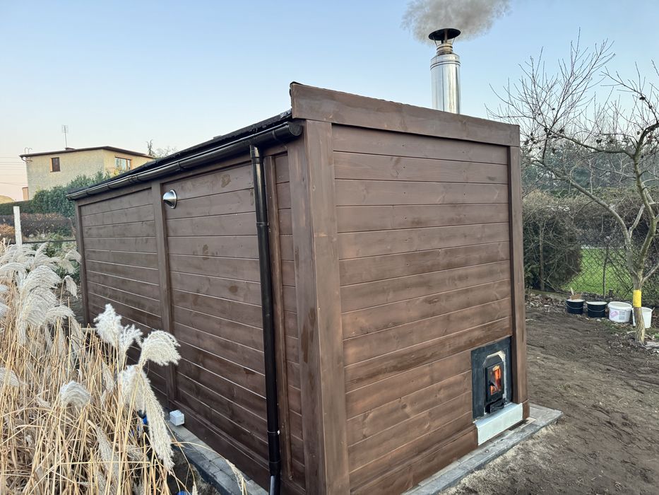 Sauna ogrodowa z miejscem na balie jacuzzi sauna balia jacuzzi