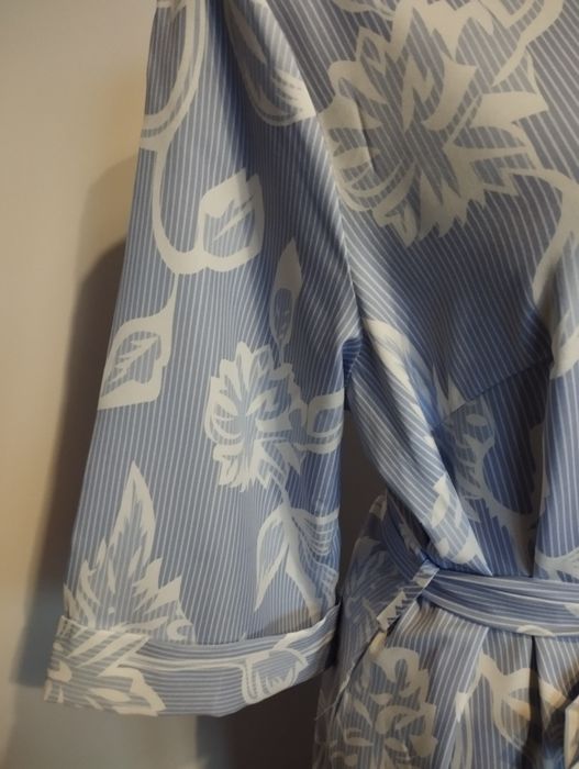 Niebieska sukienka maxi