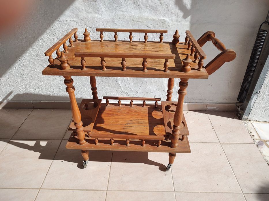 Carrinho de apoio de madeira vintage