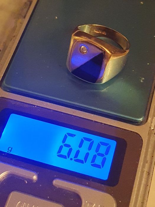 Золотая печатка с бриллиантом